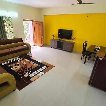 Tirupati Homestay - 2Bhk Ac Family Apartments Near Alipiri And Kapilatheertham - Walk To A2B Veg Restaurant - Wifi - Android Tv - Easy Access To Tirumala 외부 사진