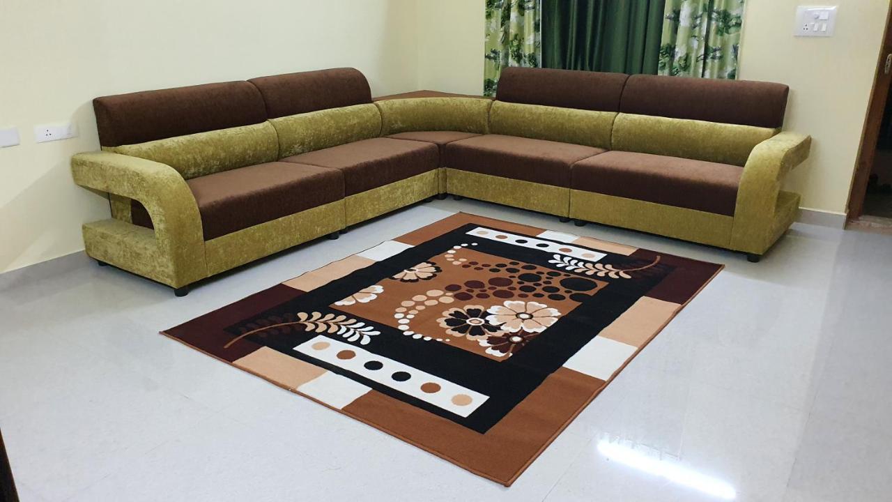Tirupati Homestay - 2Bhk Ac Family Apartments Near Alipiri And Kapilatheertham - Walk To A2B Veg Restaurant - Wifi - Android Tv - Easy Access To Tirumala 외부 사진