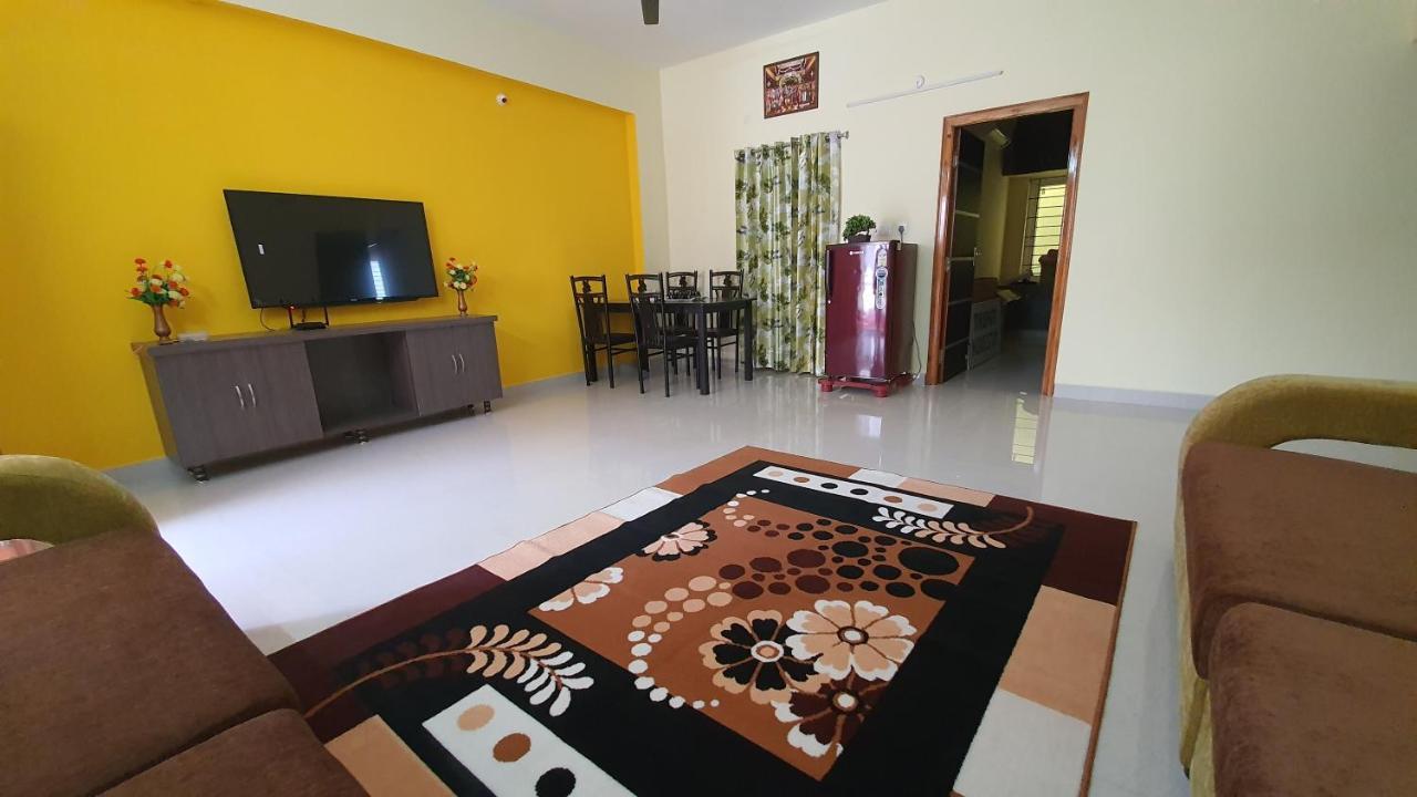 Tirupati Homestay - 2Bhk Ac Family Apartments Near Alipiri And Kapilatheertham - Walk To A2B Veg Restaurant - Wifi - Android Tv - Easy Access To Tirumala 외부 사진
