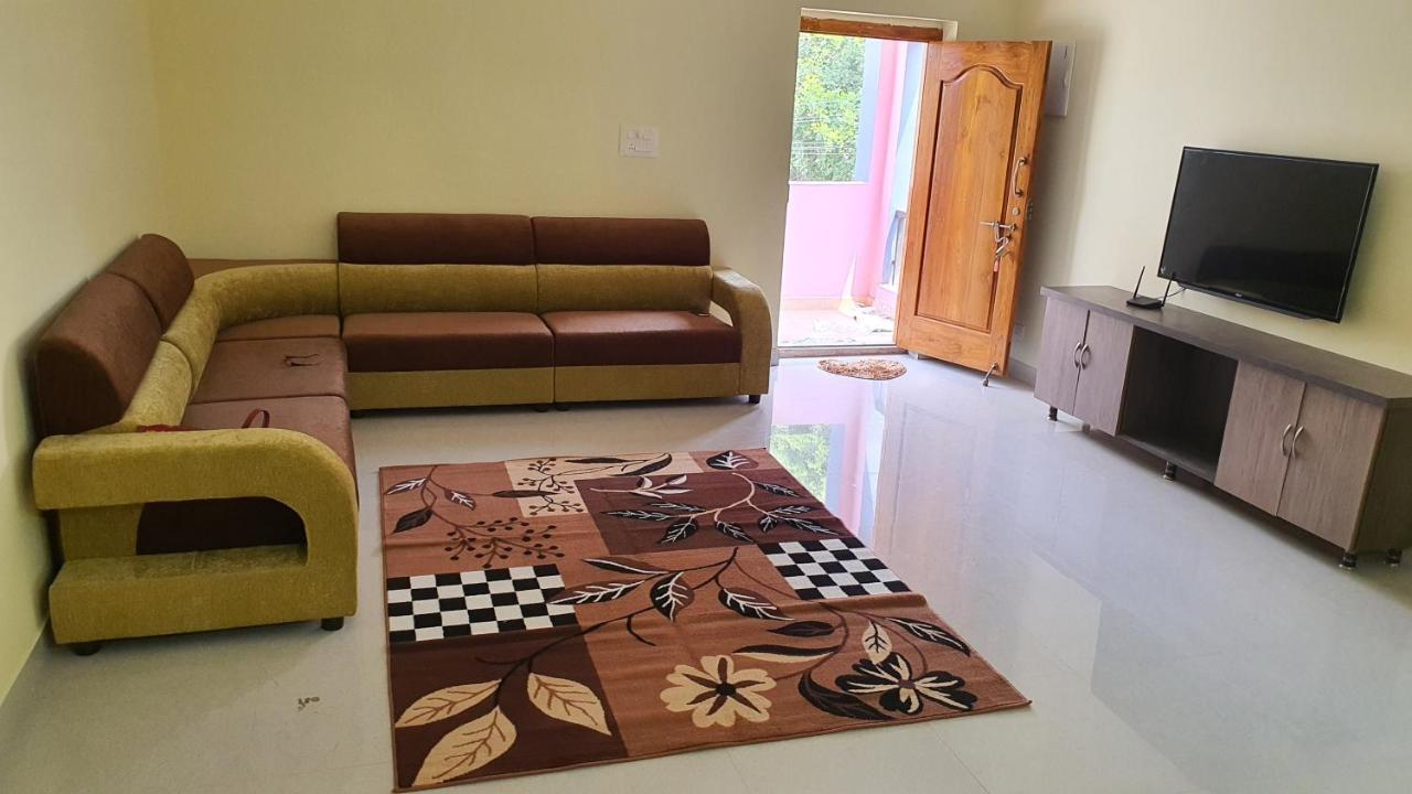 Tirupati Homestay - 2Bhk Ac Family Apartments Near Alipiri And Kapilatheertham - Walk To A2B Veg Restaurant - Wifi - Android Tv - Easy Access To Tirumala 외부 사진